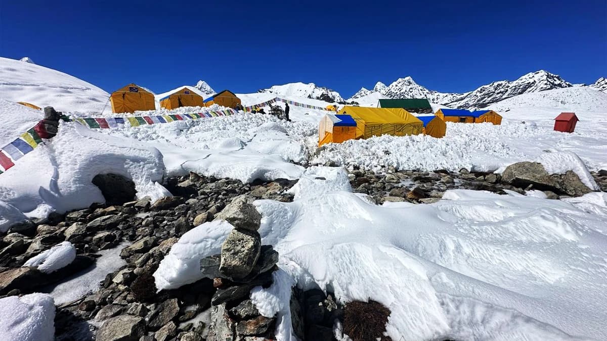 Baruntse Peak Climbing