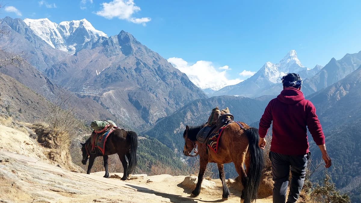 Chhukung Ri Trek
