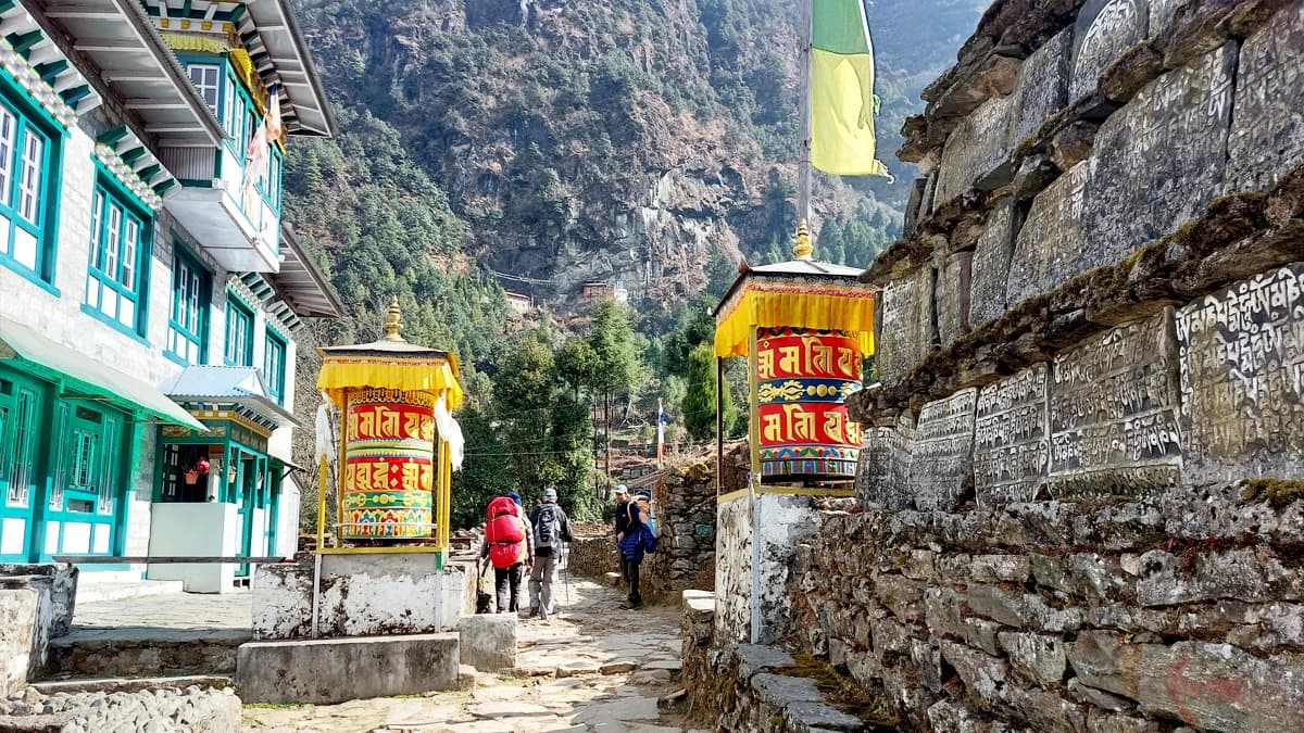 Chhukung Ri Trek