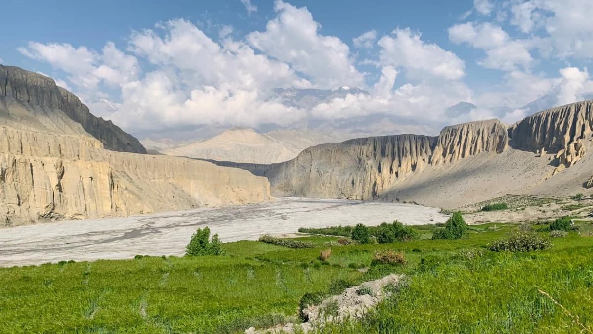Luxury Mustang Tour: 11 Days