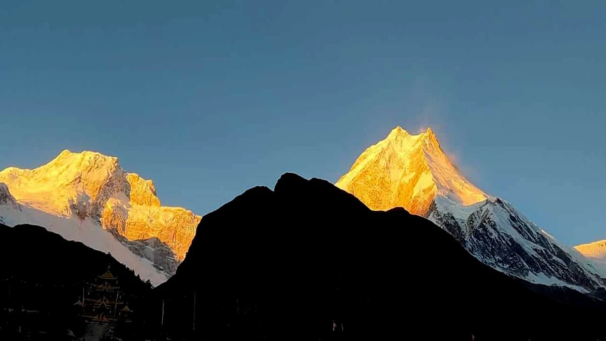 manaslu circuit trek