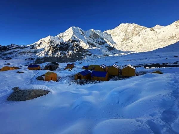 Baruntse Climbing Season