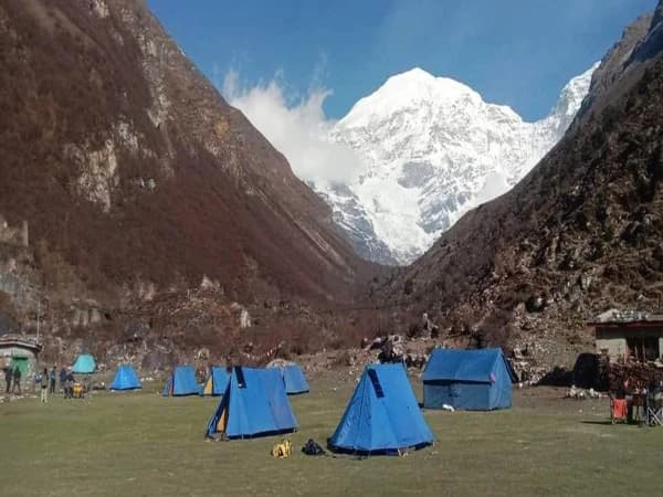 Jomolhari Trek Season