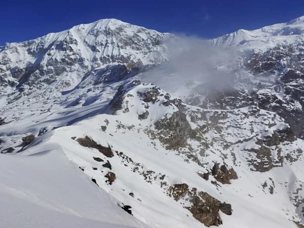 Yala Peak Climbing Season